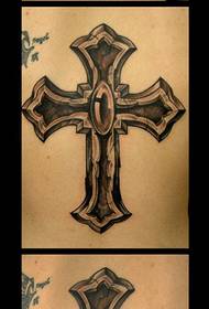 Muž zpět populární klasický kříž tetování vzor