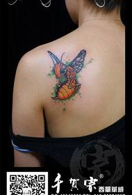 Popular short bee tattoo pattern on the back shoulder
