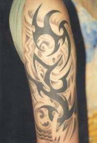 Férfi váll fekete törzsi totem tetoválás kép