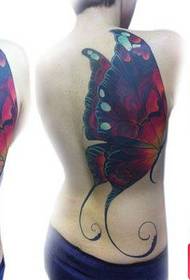 Medyo tanyag na pattern ng tattoo ng butterfly sa likod ng mga batang babae