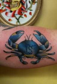 男性手臂彩色螃蟹紋身圖案