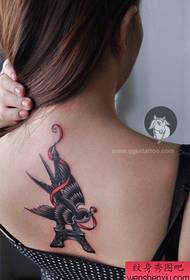 Популярные ласточки Парижская татуировка на девочке Назад