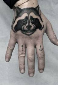 Ntxim hlub raccoon taub hau tattoo txawv nyob sab tes sab tes