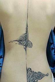 Patrón de tatuaje de tótem de espalda sexy belleza