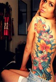 Lavoro tatuaggio donna colore schiena fiore