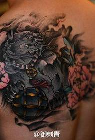 U mudellu di tatuaggi di leoni Tang cool è belli per i picciotti