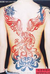 Сексуална женска задна червена татем татуировка оценява картината