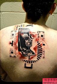 Tatuaje de cámara de estilo especial en la espalda