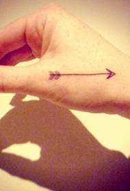 Little arrow tattoo patrún ar ais cailín