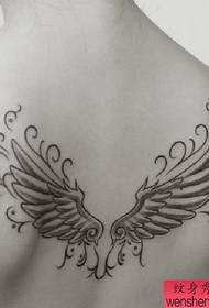 Tetovací show sdílí vzor tetování zadního křídla