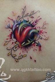 Ljepota boje leđa ljubav uzorak srca tetovaža