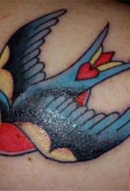Trego tatuazhit, rekomando një tatuazh me tatuazhe me ngjyra të pasme