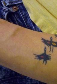 Model amuzant de tatuaj de pasăre cu brațele care zboară