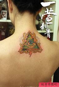 Pigens ryg smukke farve alvidende tatoveringsmønster