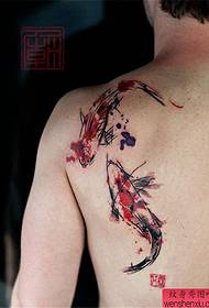 背部ink魚紋身