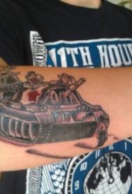 Қару-жарақ танкінің әскери татуировкасы