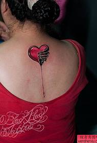 Modello tatuaggio tatuaggio amore collo