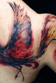 Креативная татуировка Феникса на спине