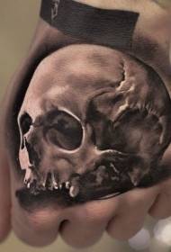 Modello di tatuaggio teschio danneggiato mano foto reale