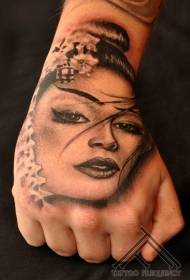 Mano reen nigra realisma japana geisha portreta tatuaje-ŝablono