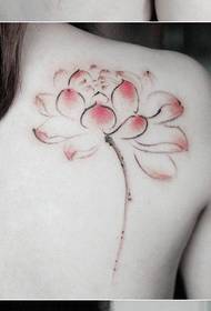 Bellissimo e bellissimo disegno a tatuaggio di loto a inchiostro sul retro della bellezza