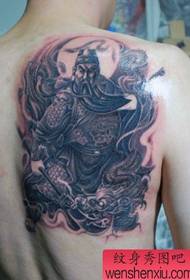 Prapa modeli i tatuazhit të Guan Gonglong