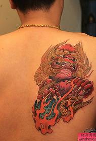 et farverigt tilbage Tang løve tatoveringsmønster