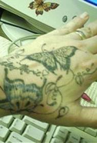 Arm fjäril vinstock tatuering mönster