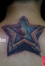 Étoile à cinq branches avec motif de tatouage étoilé