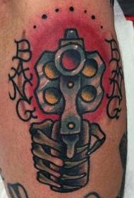 Arm gamle farverige håndjern og revolver tatovering