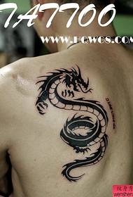 Motivo tatuaggio drago totem posteriore
