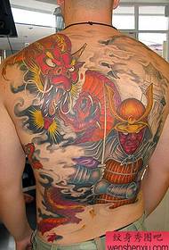 Padrão de tatuagem de guerreiro dragão nas costas completa