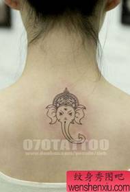 Nydelig rygg søt elefant tatoveringsmønster