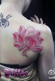 Lijepa boja leđa, lijep uzorak tetovaže lotosa