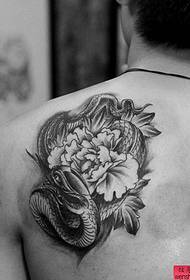 Tattoo show, preporučite uzorak tetovaže zmijskog peonija