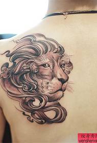 Тетоважа шоу, препорачуваат тетоважа на задниот лав
