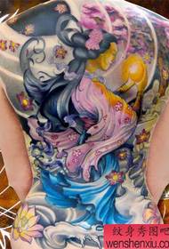 Pola tato punggung penuh: warna penuh pola kecantikan tato cherry blossom