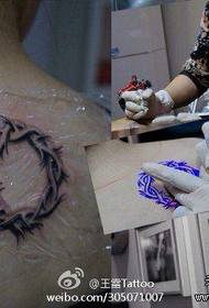 Jongen zréck populäre klassesche Stereo Totem Tattoo Muster