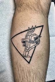 Mão de vitela lambendo com padrão de tatuagem triângulo letra