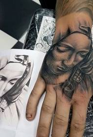 Mano in ritornu di petra in stile nero trista donna ritratto di mudellu di tatuaggi