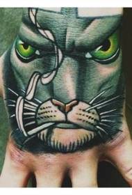 手の背中緑目猫喫煙タトゥーパターン