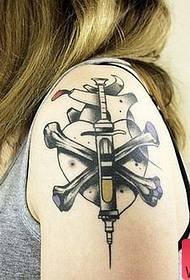 Модел за тетоважа со игла за инекција со рака