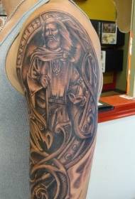 На рамену смеђе узорно тетоважа ратника