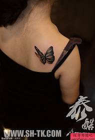 Sievietes atpakaļ trīsdimensiju tauriņa tetovējuma modelis