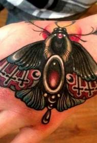 Braccia gioielli incredibili e motivo tatuaggio farfalla colorata