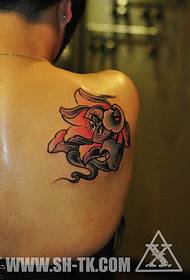 Male back personality lotus tattoo pattern