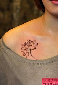 Mfano wa tattoo ya clavicle lotus