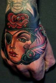 Ручна боја пиратске девојке аватар тетоважа узорак