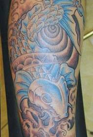 Modello tatuaggio braccio pesce blu