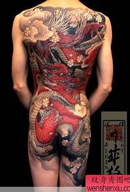 A tatuagem de dragão de cor cheia nas costas de Huang Yan japonês funciona